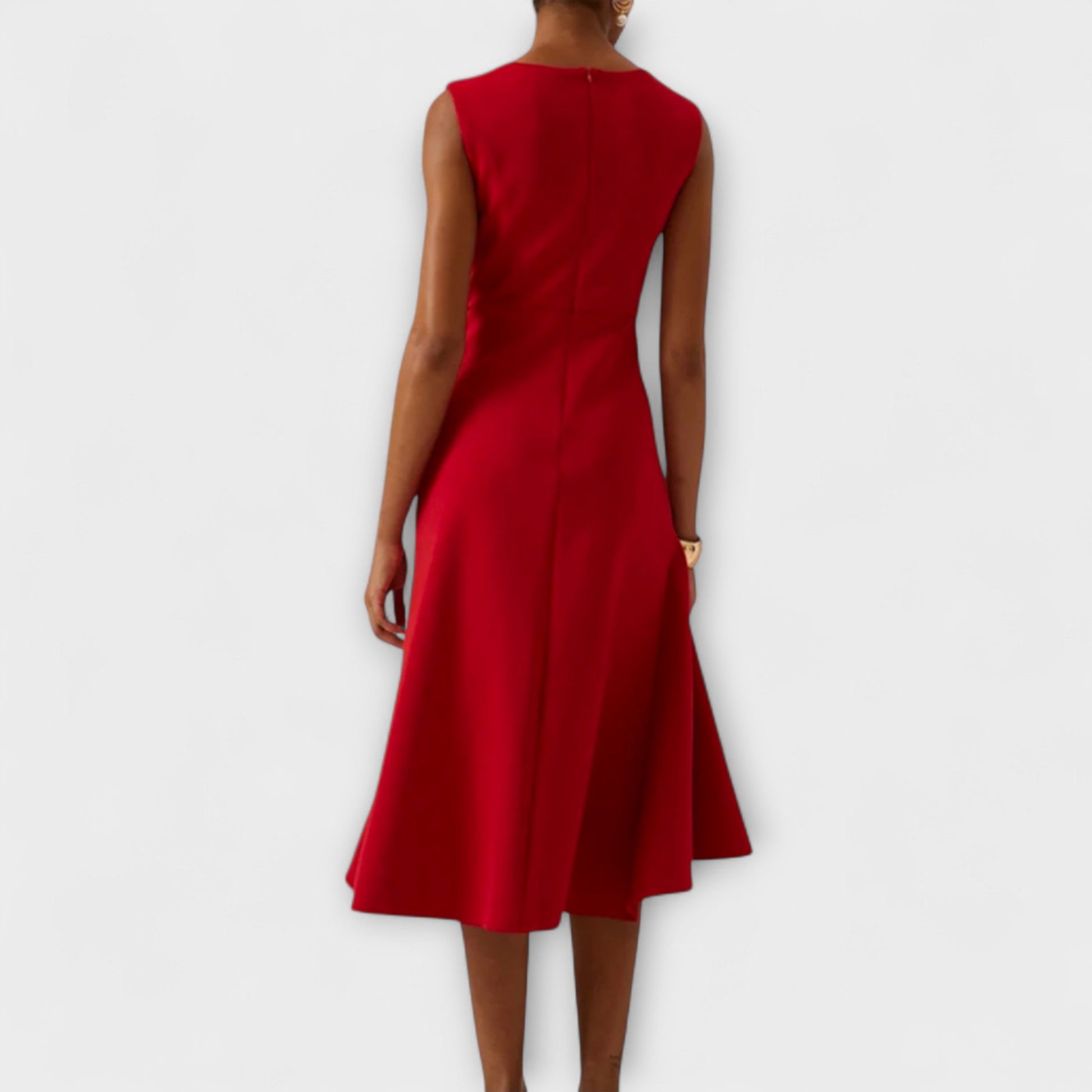 SHEILA™ Brillo y Elegancia en un Vestido Plisado 