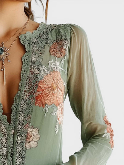 AITANA™ Blusa de encaje floral  